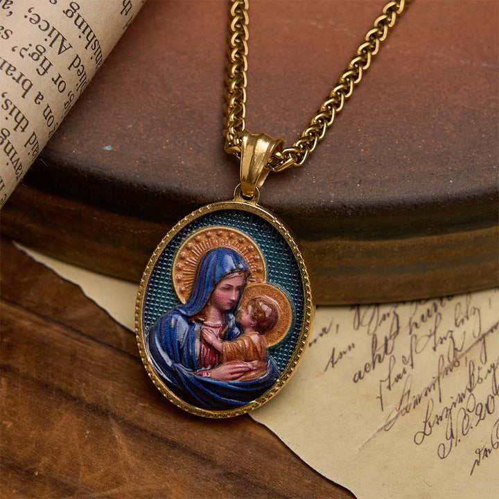 Christianartworkshop Elegante collana con ritratto religioso smaltato e cornice dorata: un emblema di fede e protezione. - Madonna con Bambino - image 3