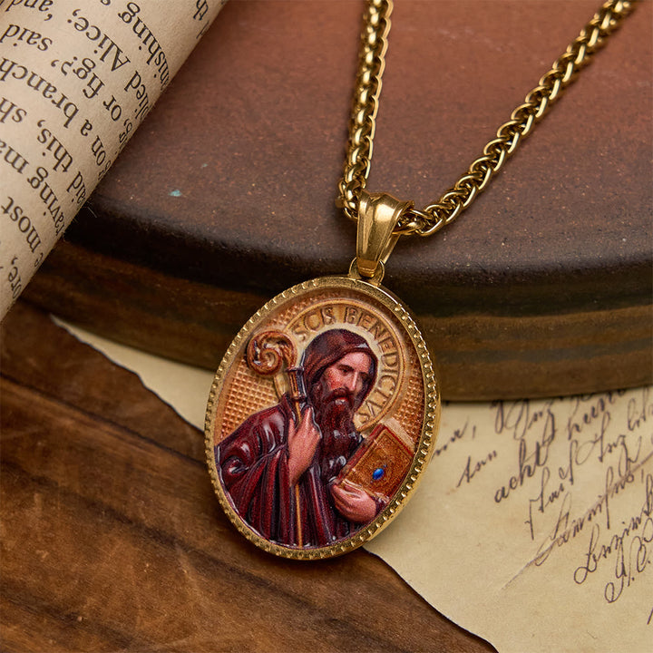 Christianartworkshop Elegante collana con ritratto religioso smaltato e cornice dorata: un emblema di fede e protezione. - San Benedetto - image 2