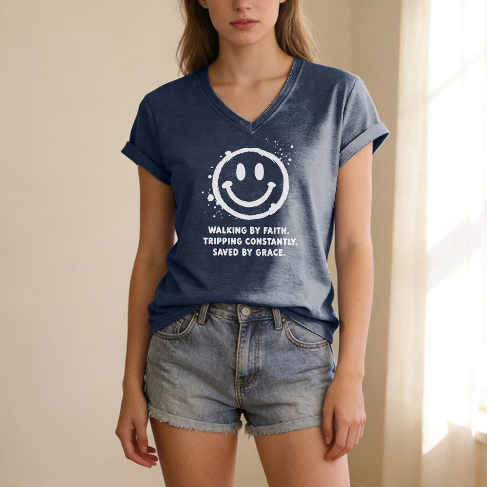 Christianartworkshop T-shirt casual con scollo a V e stampa "Walking By Faith Smiley". - image 21