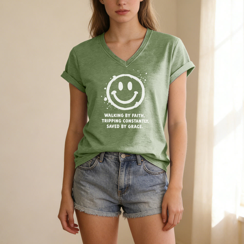 Christianartworkshop T-shirt casual con scollo a V e stampa "Walking By Faith Smiley". - image 7