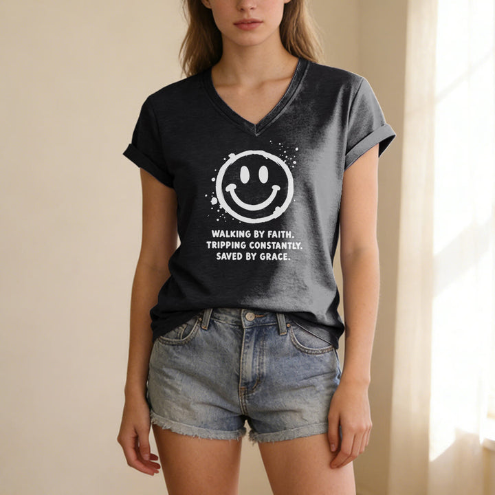 Christianartworkshop T-shirt casual con scollo a V e stampa "Walking By Faith Smiley". - image 15