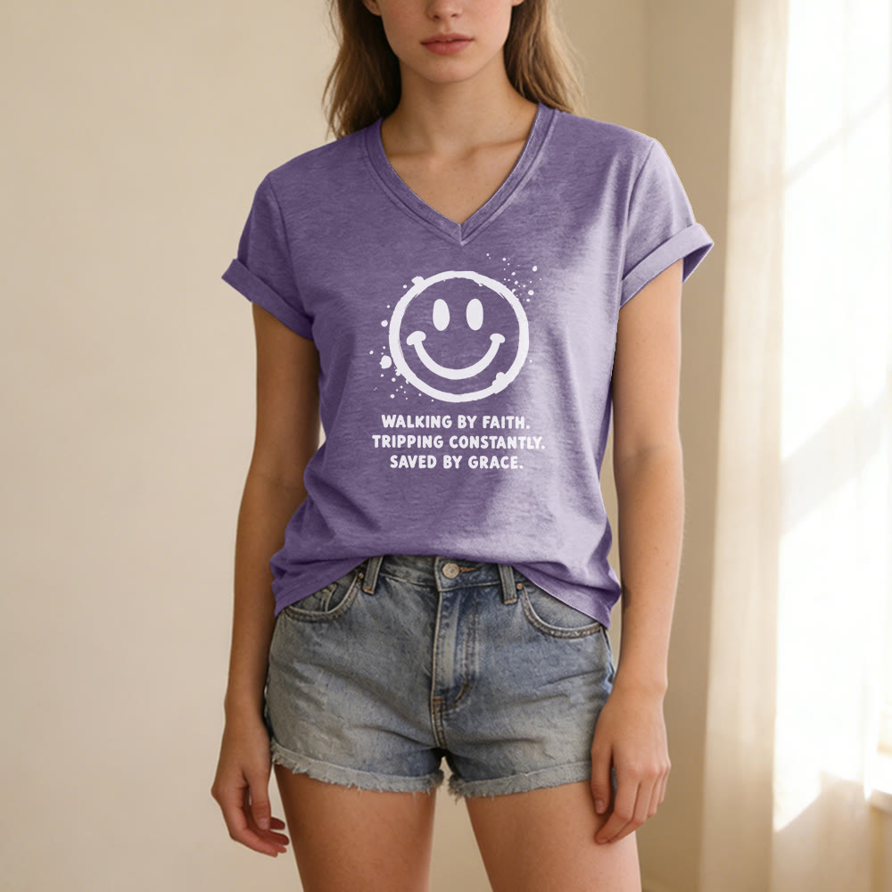 Christianartworkshop T-shirt casual con scollo a V e stampa "Walking By Faith Smiley". - image 19