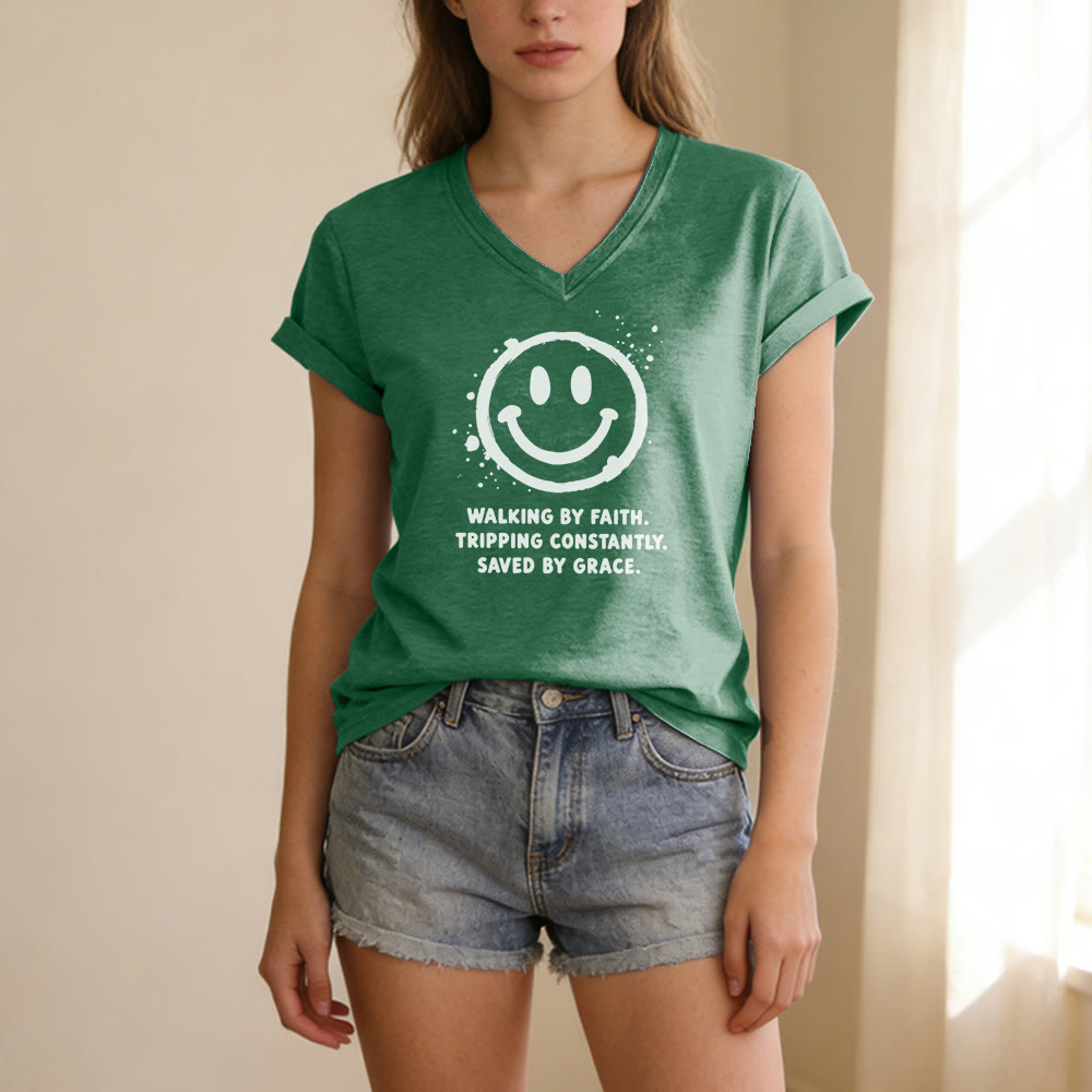 Christianartworkshop T-shirt casual con scollo a V e stampa "Walking By Faith Smiley". - image 17