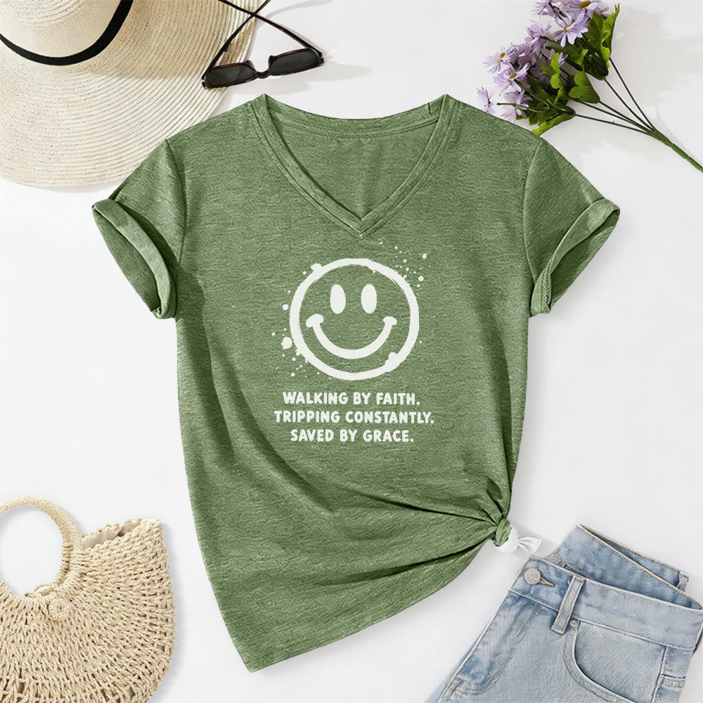Christianartworkshop T-shirt casual con scollo a V e stampa "Walking By Faith Smiley". - Verde oliva - 2XL - image 6