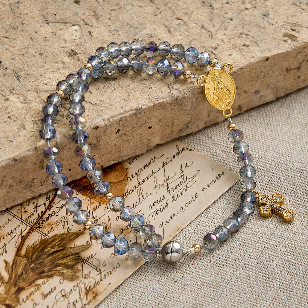 Christianartworkshop Bracciale rosario con chiusura magnetica sfaccettata iridescente e immagine della Madonna per la fede quotidiana - image 3