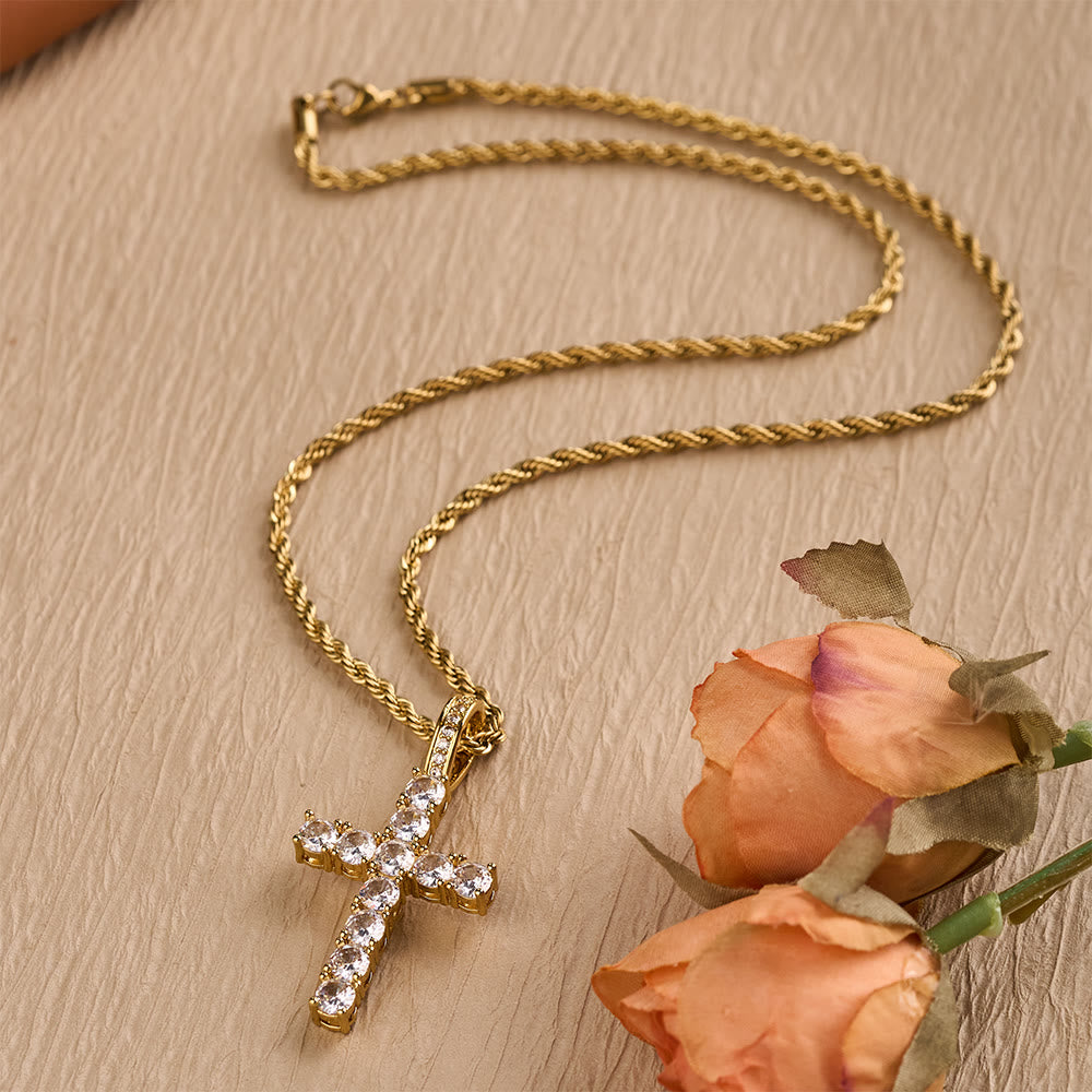 Christianartworkshop Collana con medaglione della Madonna di Guadalupe e doppio alone di zirconi: un ricordo della grazia divina - image 3