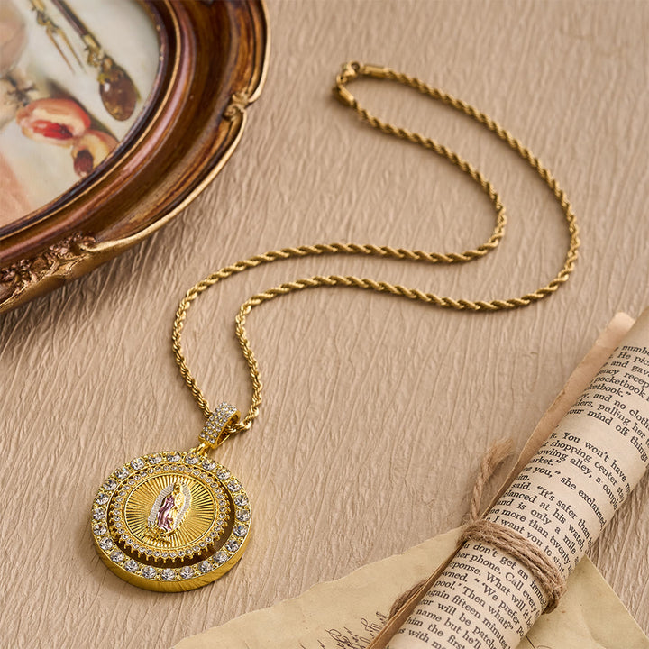 Christianartworkshop Collana con medaglione della Madonna di Guadalupe e doppio alone di zirconi: un ricordo della grazia divina - image 4