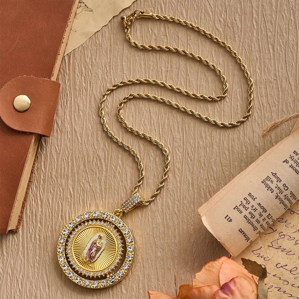 Collana con medaglione girevole della Madonna di Guadalupe con doppio alone di zirconi, realizzata Christianartworkshop : un ricordo della grazia divina. - image 7