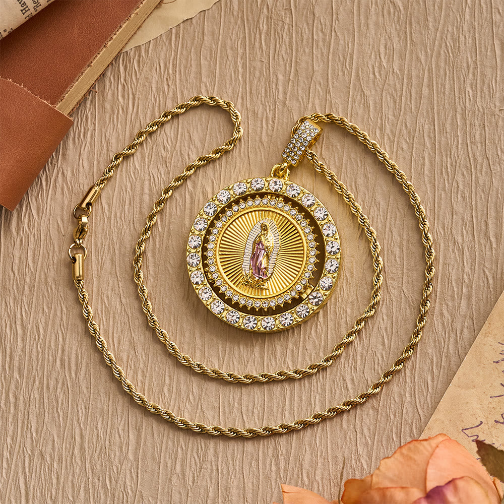Collana con medaglione girevole della Madonna di Guadalupe con doppio alone di zirconi, realizzata Christianartworkshop : un ricordo della grazia divina. - image 5