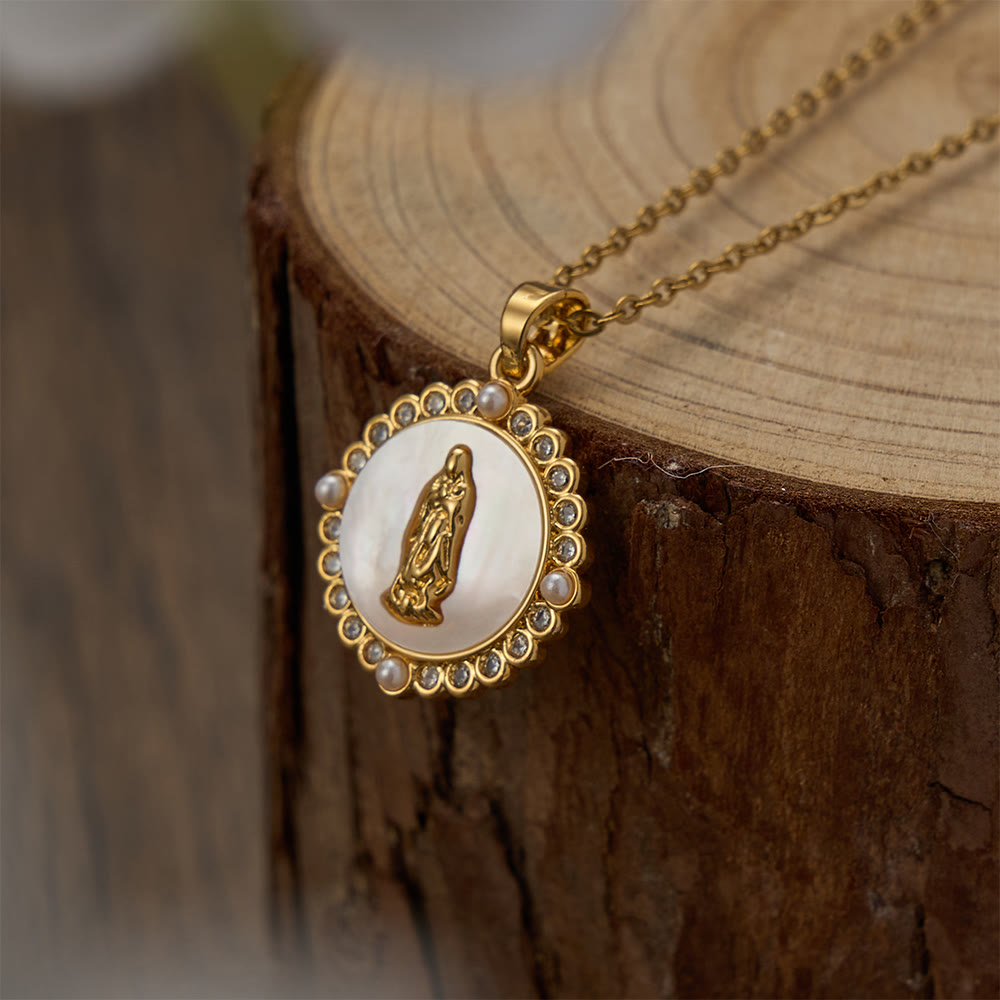 Christianartworkshop Collana della Vergine Maria color oro, riccamente decorata con intarsi in madreperla e aureola di cristallo: un simbolo di protezione divina. - Nostra Signora - image 0
