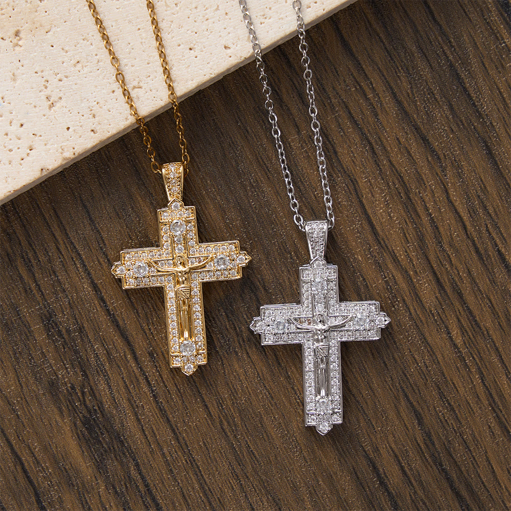 Christianartworkshop Collana con crocifisso tempestata di diamanti e figura dettagliata di Gesù: un promemoria di verità sacre e guida. - image 1