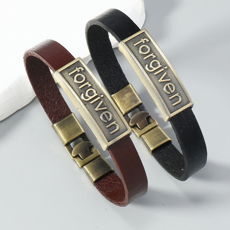 Christianartworkshop Bracciale Forgiven in pelle bicolore con dettagli in ottone anticato: un promemoria della grazia divina. - image 1