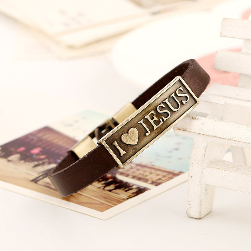 Christianartworkshop Bracciale in pelle con scritta "I Love JESUS" in ottone anticato e motivo a cuore in rilievo: un promemoria dell'amore divino. - image 1
