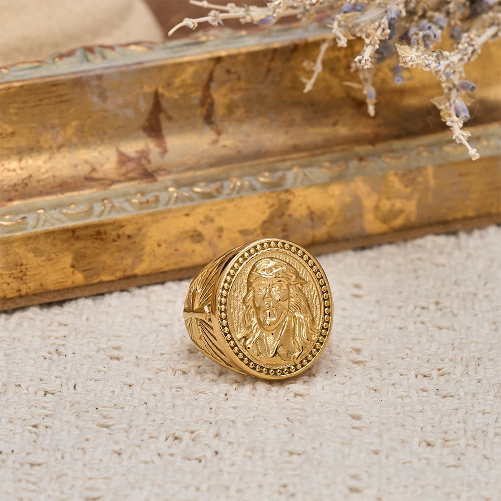 Christianartworkshop Anello bicolore con ritratto di Gesù, bordo decorato con perline e dettaglio a croce: un ricordo del sacrificio divino. - image 1