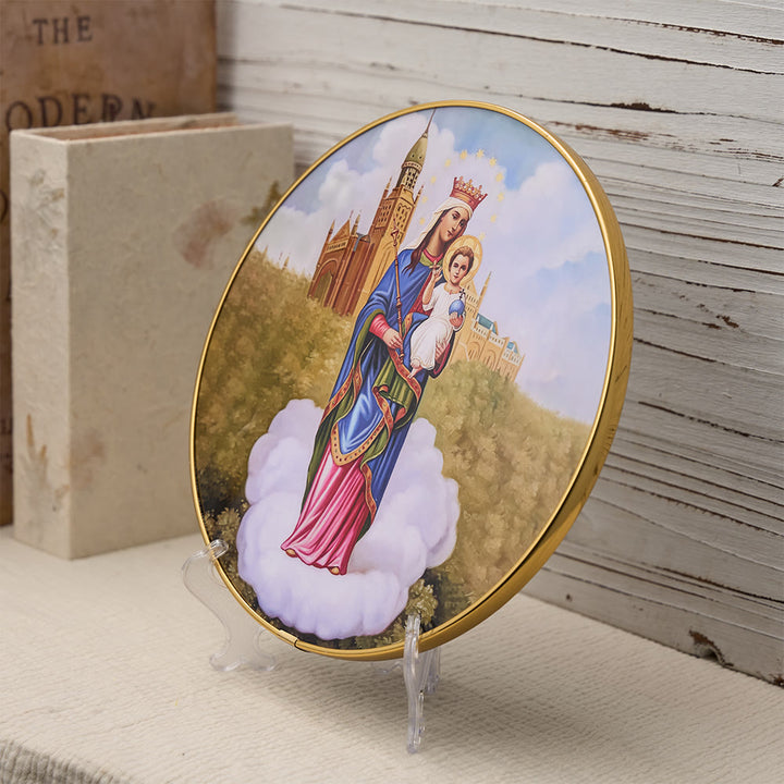 Christianartworkshop Decorazione da scrivania con Madonna del Bambino, sfondo cattedrale e bordo dorato: un simbolo di grazia mariana. - image 3