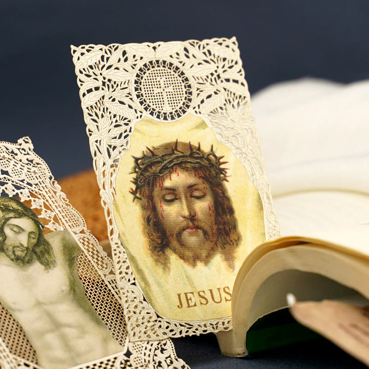 Christianartworkshop Segnalibro con immaginette sacre finemente merlettate e bordo floreale ornato: un promemoria della bellezza divina - image 17