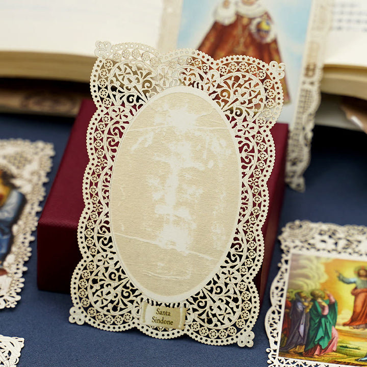 Christianartworkshop Segnalibro con immaginette sacre finemente merlettate e bordo floreale ornato: un promemoria della bellezza divina - L - image 15