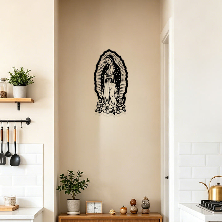 Christianartworkshop Decorazione murale in metallo raffigurante la Madonna di Guadalupe: simbolo di fede e grazia divina. - image 1
