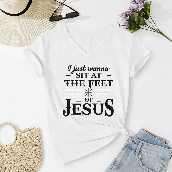 Maglietta con scollo a V "I Just Wanna Sit At The Feet of Jesus" Christianartworkshop - Bianco - 2XL - image 4