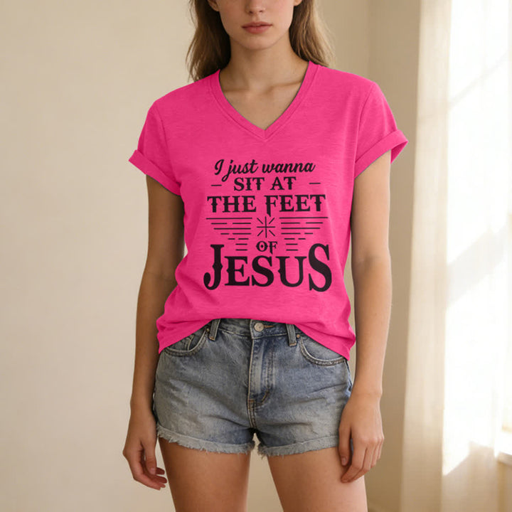 Maglietta con scollo a V "I Just Wanna Sit At The Feet of Jesus" Christianartworkshop - image 21