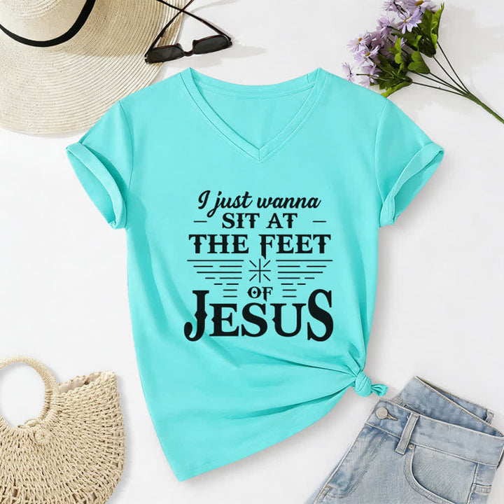 Maglietta con scollo a V "I Just Wanna Sit At The Feet of Jesus" Christianartworkshop - Blu celeste - 2XL - image 16