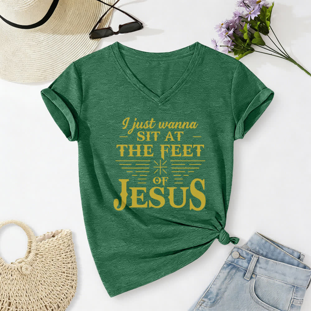 Maglietta con scollo a V "I Just Wanna Sit At The Feet of Jesus" Christianartworkshop - Verde scuro - 2XL - image 14