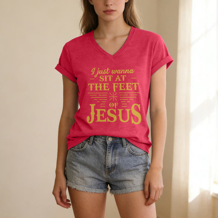 Maglietta con scollo a V "I Just Wanna Sit At The Feet of Jesus" Christianartworkshop - image 23