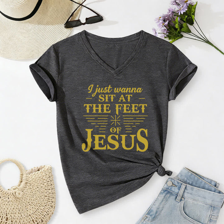 Maglietta con scollo a V "I Just Wanna Sit At The Feet of Jesus" Christianartworkshop - Grigio scuro - 2XL - image 6