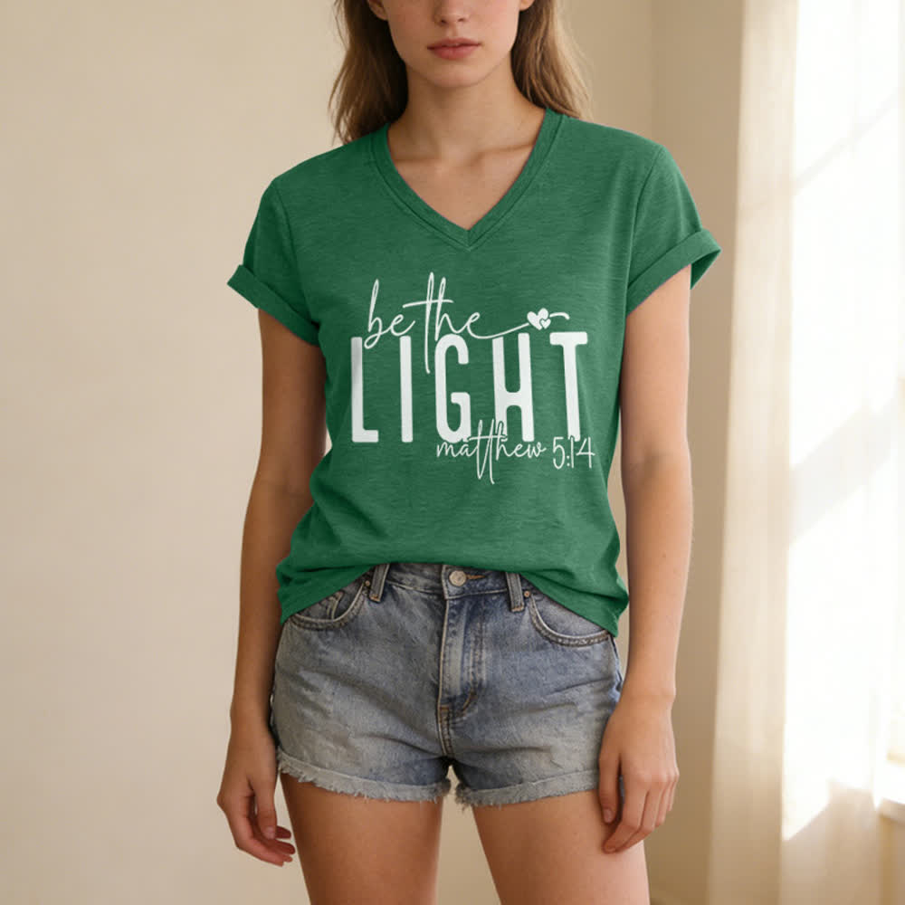 T-shirt da donna con scollo a V "Be The Light Faith Print" Christianartworkshop - image 15