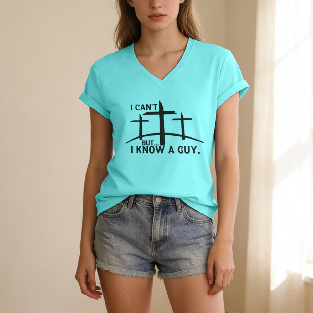 Maglietta con scollo a V "I Can't But I Know A Guy Print" Christianartworkshop - image 15