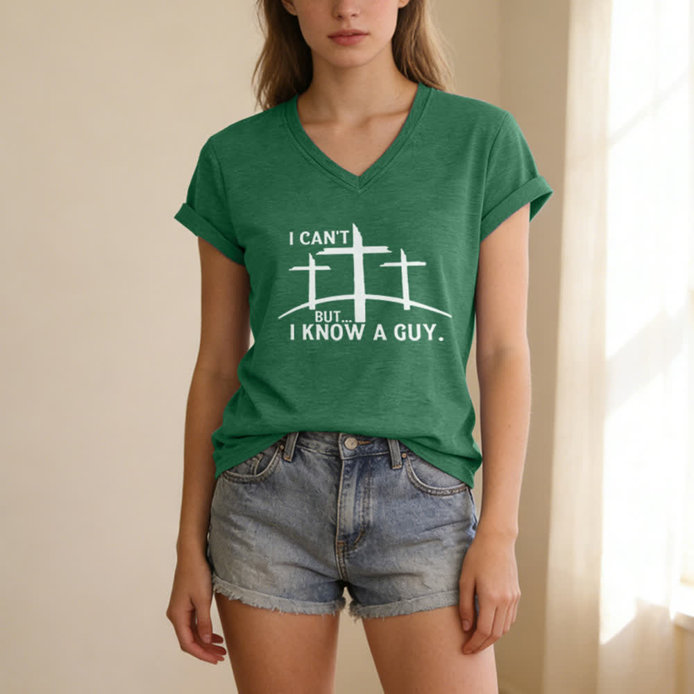 Maglietta con scollo a V "I Can't But I Know A Guy Print" Christianartworkshop - image 13