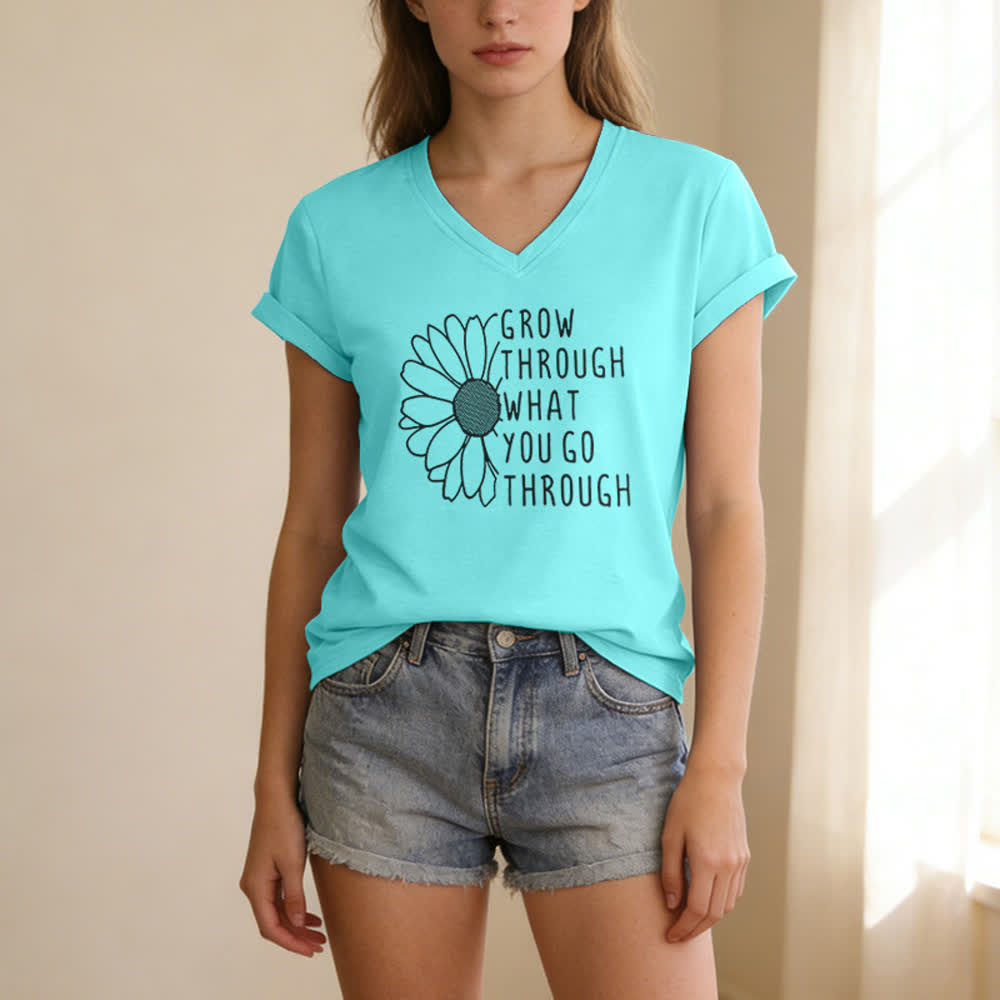 Maglietta con scollo a V da donna "Grow Through What You Go Through" di Christianartworkshop - image 15