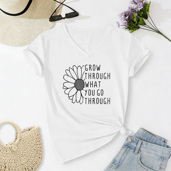 Maglietta con scollo a V da donna "Grow Through What You Go Through" di Christianartworkshop - Bianco - 2XL - image 4