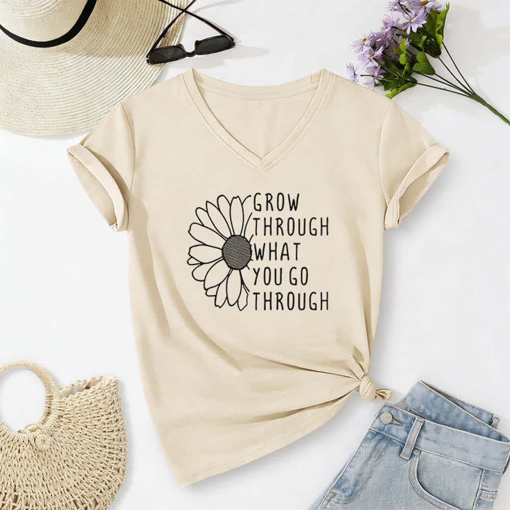 Maglietta con scollo a V da donna "Grow Through What You Go Through" di Christianartworkshop - Beige - 2XL - image 8