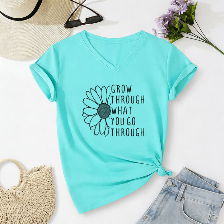 Maglietta con scollo a V da donna "Grow Through What You Go Through" di Christianartworkshop - Blu celeste - 2XL - image 14