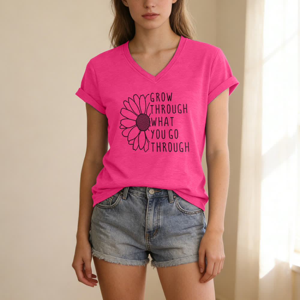 Maglietta con scollo a V da donna "Grow Through What You Go Through" di Christianartworkshop - image 23
