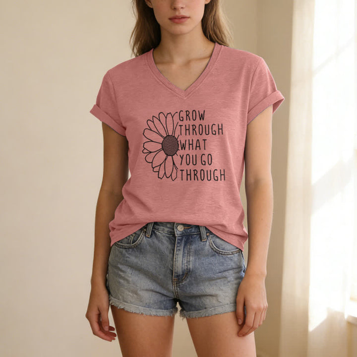 Maglietta con scollo a V da donna "Grow Through What You Go Through" di Christianartworkshop - image 19