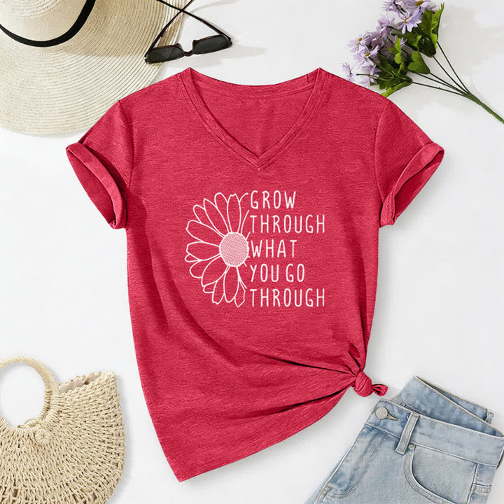 Maglietta con scollo a V da donna "Grow Through What You Go Through" di Christianartworkshop - Rosso - 2XL - image 20