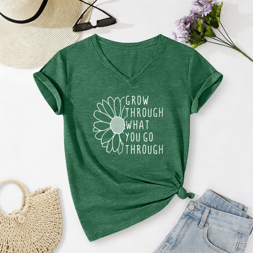Maglietta con scollo a V da donna "Grow Through What You Go Through" di Christianartworkshop - Verde scuro - 2XL - image 12
