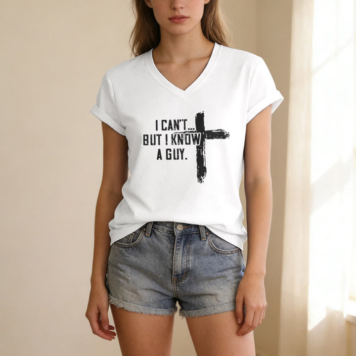 T-shirt da donna con scollo a V "I Can't But I Know A Guy Faith Print" Christianartworkshop - image 5