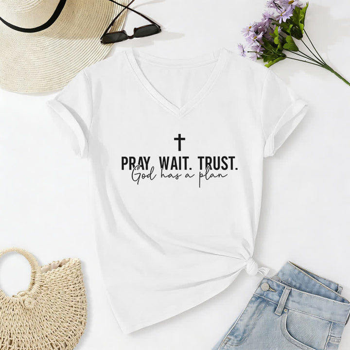 Maglietta da donna con scollo a V "Pray Wait Trust God Has a Plan" Christianartworkshop - Bianco - 2XL - image 4