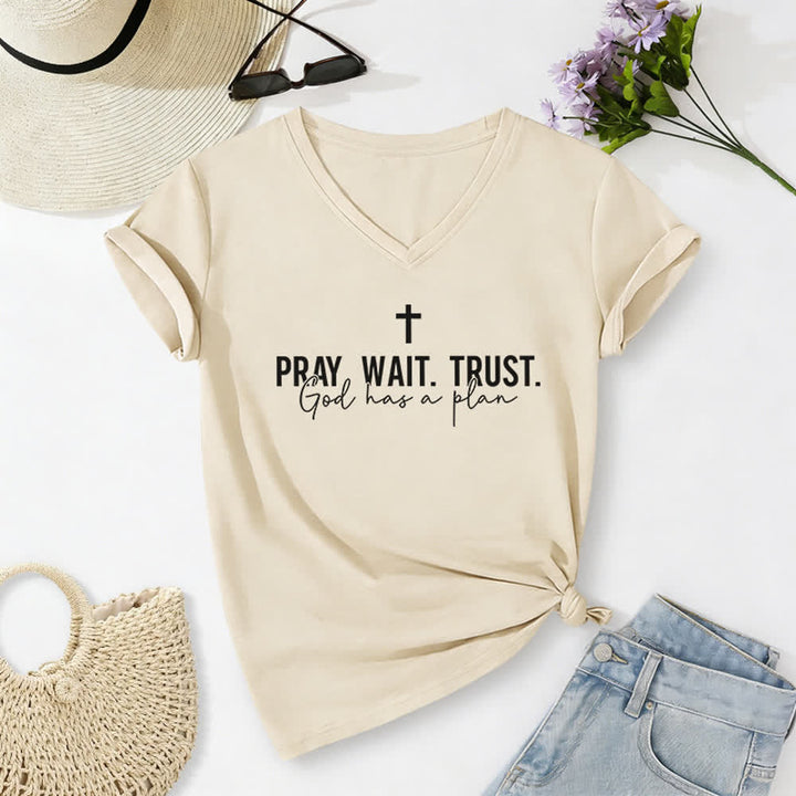 Maglietta da donna con scollo a V "Pray Wait Trust God Has a Plan" Christianartworkshop - Beige - 2XL - image 8
