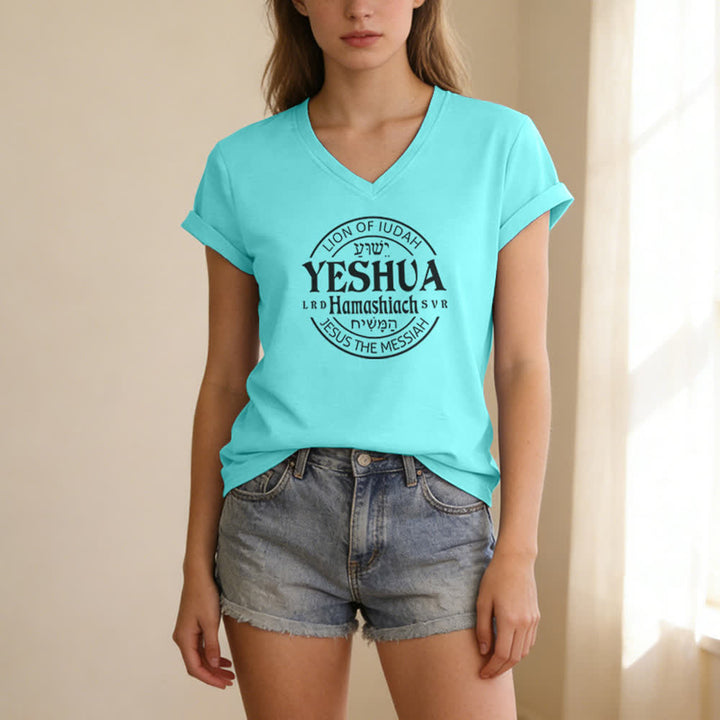 T-shirt casual da donna con scollo a V e stampa del Leone di Giuda Yeshua Christianartworkshop - image 15