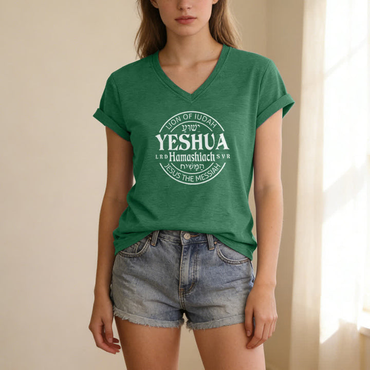 T-shirt casual da donna con scollo a V e stampa del Leone di Giuda Yeshua Christianartworkshop - image 1