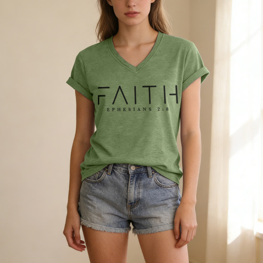 T-shirt casual da donna con scollo a V e stampa a tema fede Christianartworkshop - image 13
