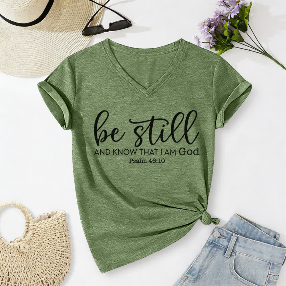 T-shirt casual da donna con scollo a V "Be Still And Know That I Am God" Christianartworkshop - Verde oliva - 2XL - image 10