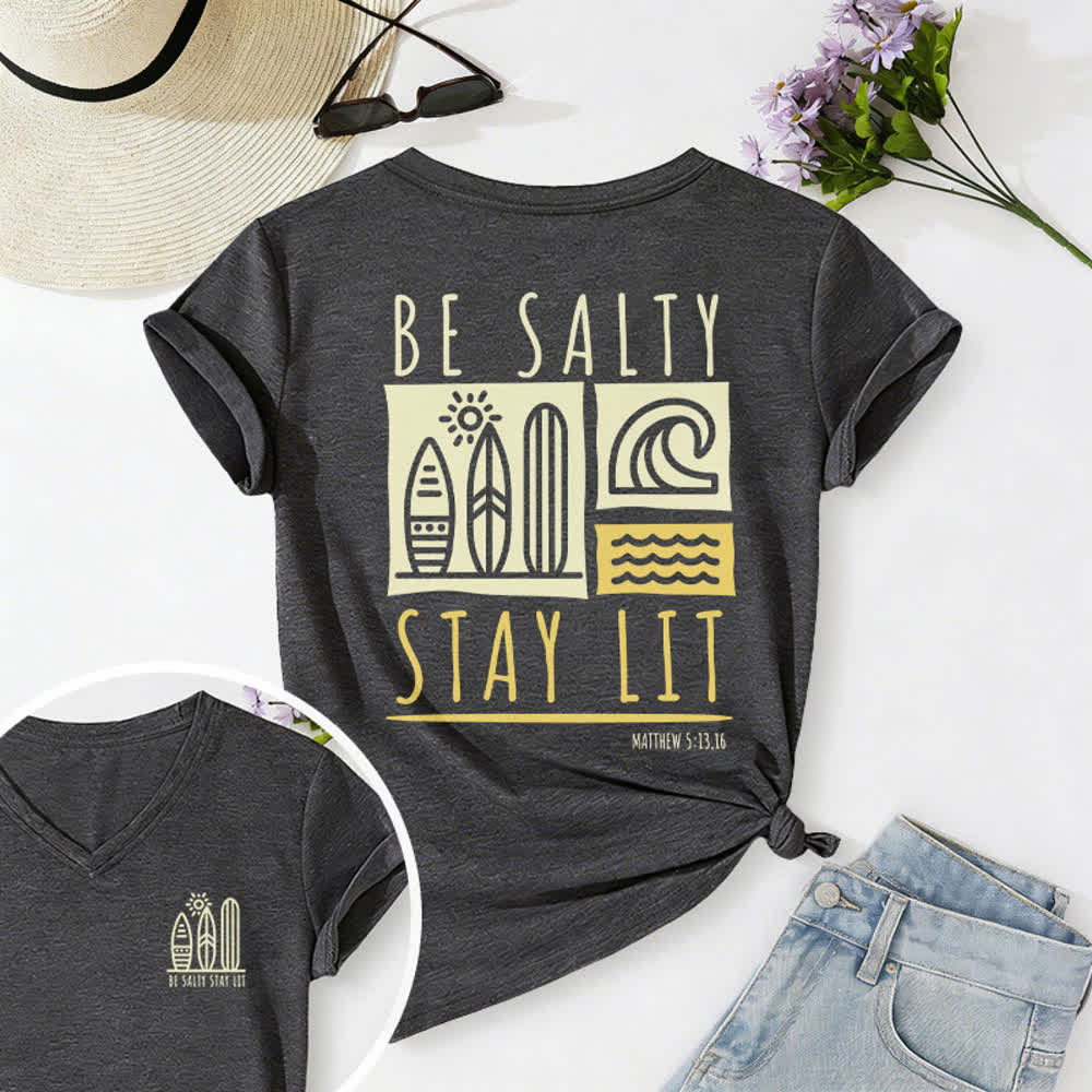 T-shirt casual da donna con scollo a V e stampa "Be Salty Stay Lit" Christianartworkshop. - Grigio scuro - 2XL - image 15