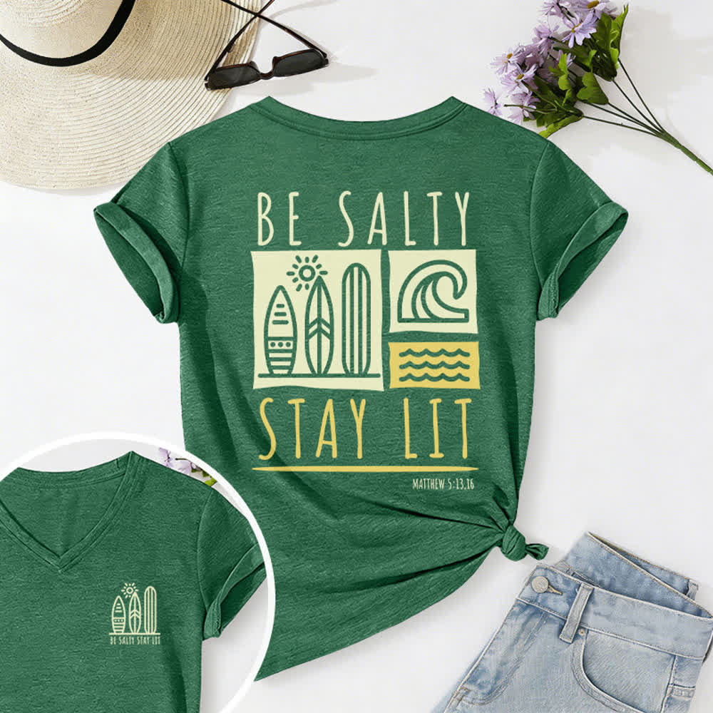 T-shirt casual da donna con scollo a V e stampa "Be Salty Stay Lit" Christianartworkshop. - Verde scuro - 2XL - image 35