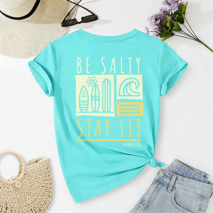 T-shirt casual da donna con scollo a V e stampa "Be Salty Stay Lit" Christianartworkshop. - image 41