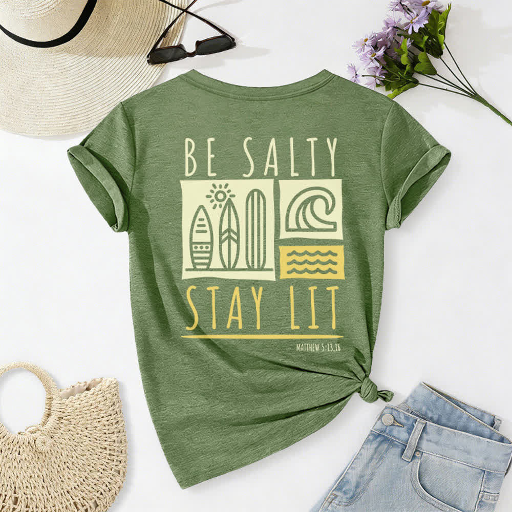 T-shirt casual da donna con scollo a V e stampa "Be Salty Stay Lit" Christianartworkshop. - image 31